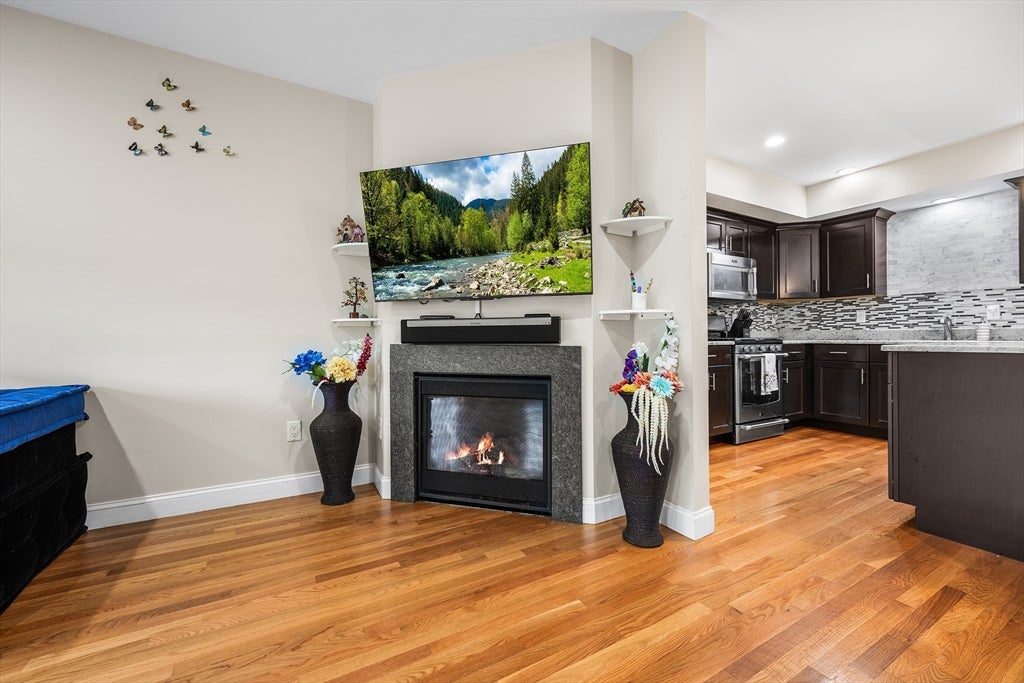 11 Railroad Ave 7