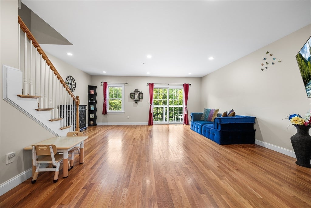 11 Railroad Ave 7