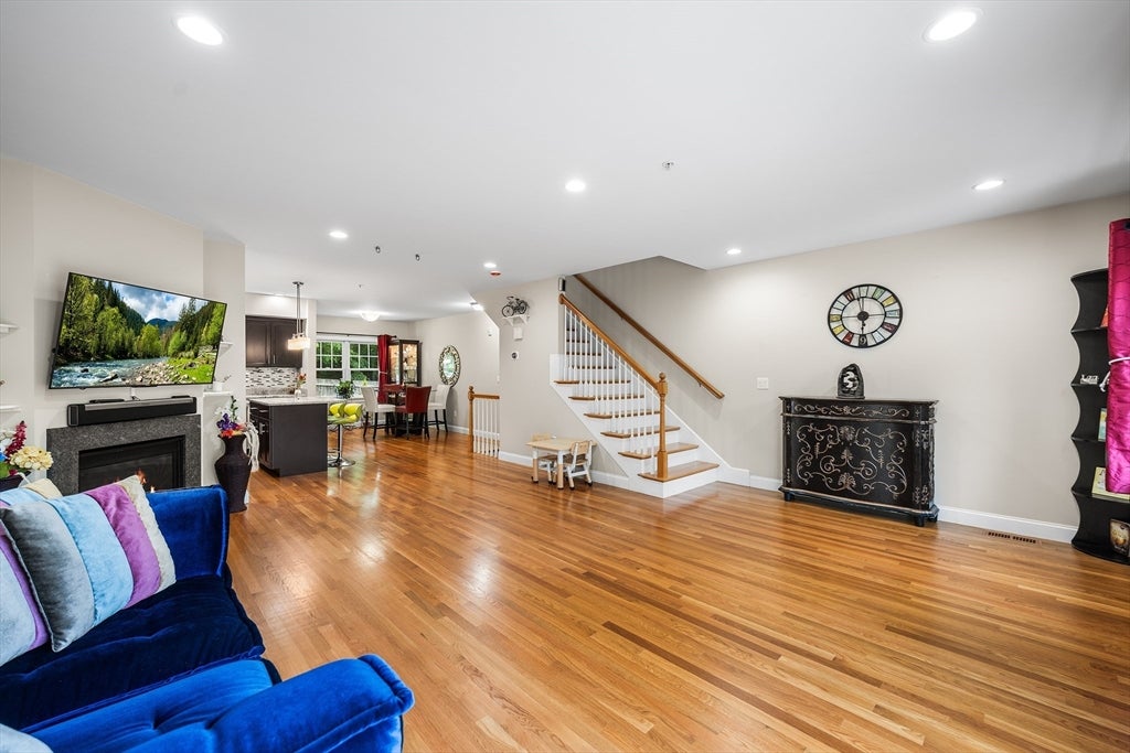 11 Railroad Ave 7