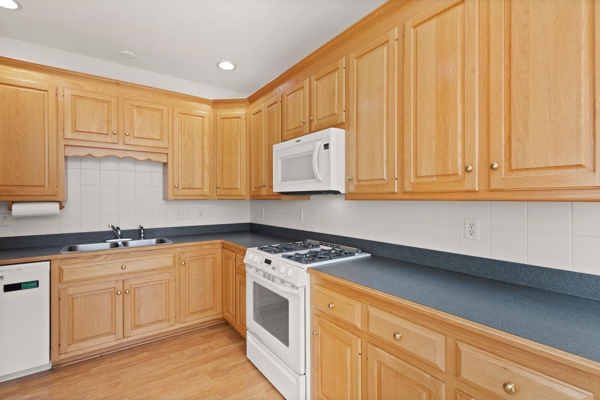 9 Kingson Ln #6, Medway, MA, 9 Kingson Ln #6, Medway, MA Photo #22