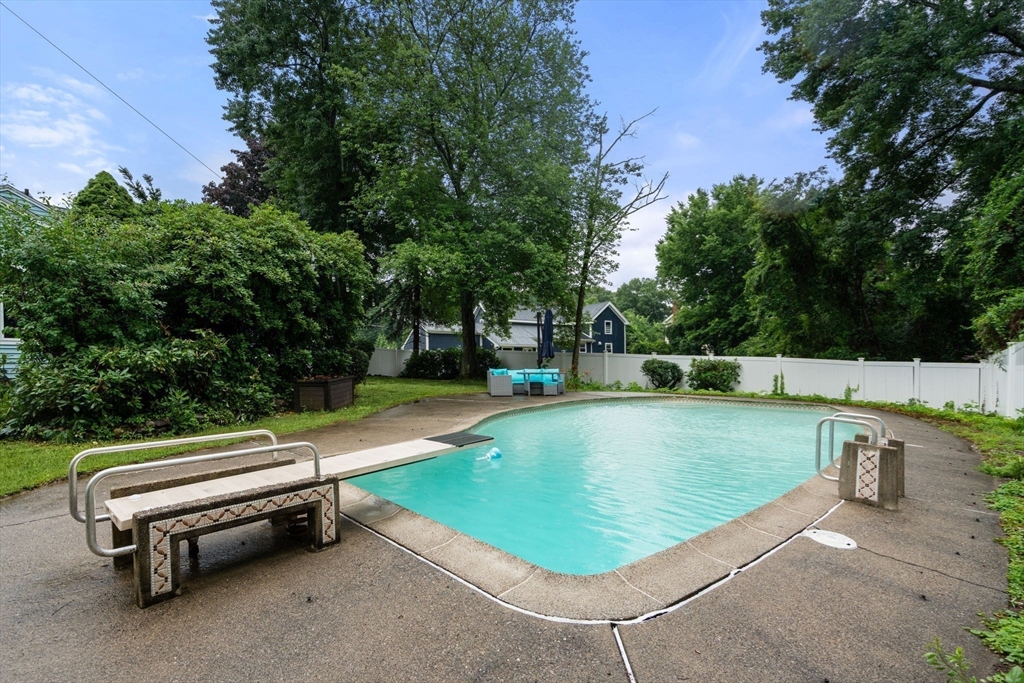 10 Locust Street