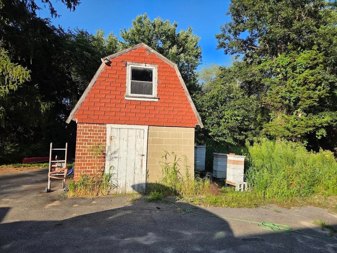 195 E Main St