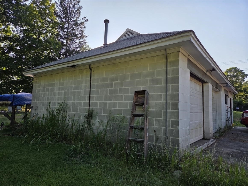 195 E Main St