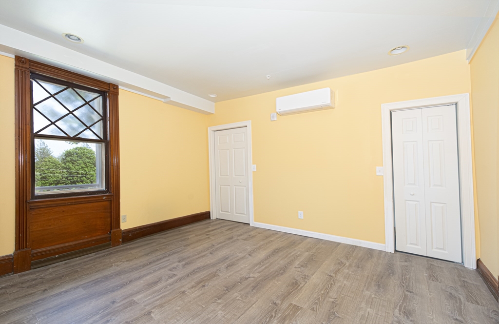 963 Main St 1