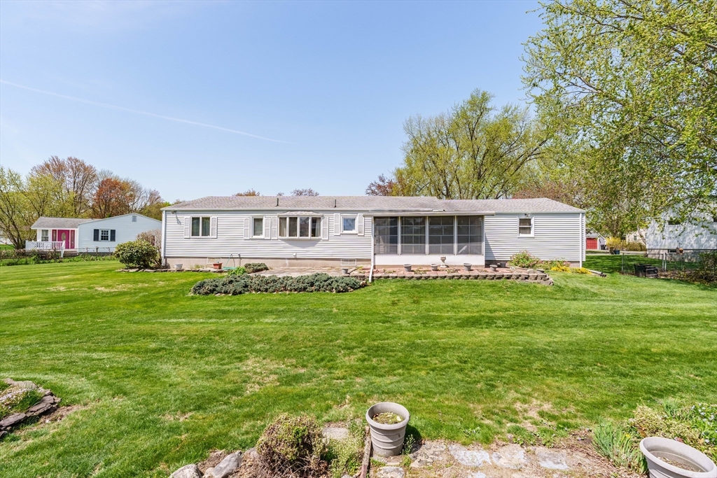 38 Knollwood Cir
