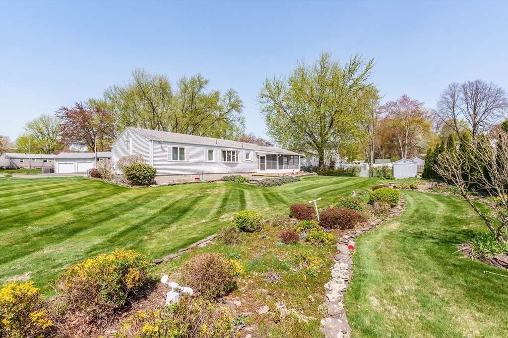 38 Knollwood Cir