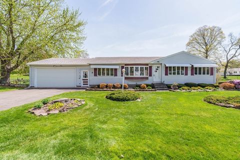 38 Knollwood Cir Holyoke MA 01040