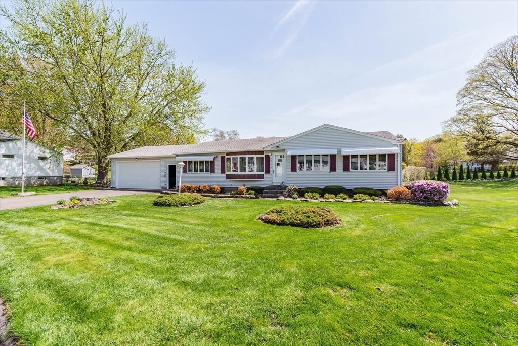 38 Knollwood Cir