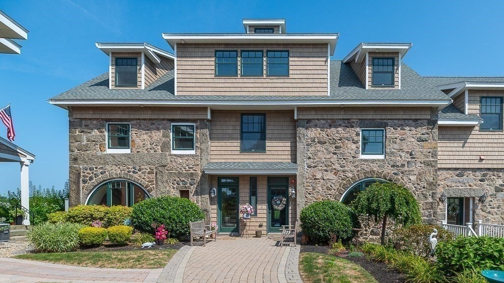 152 Water St 13