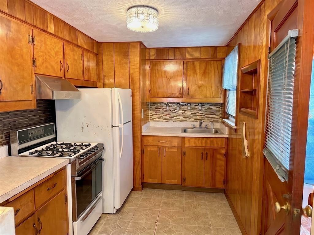6 Atwood St, Wakefield, MA Photo #5