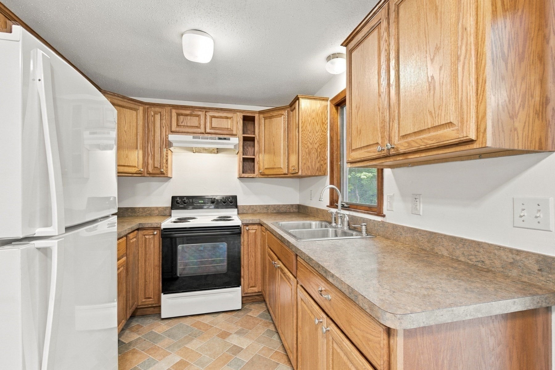 35 Pinecrest Beach Dr, Falmouth, MA, 35 Pinecrest Beach Dr, Falmouth, MA Photo #18