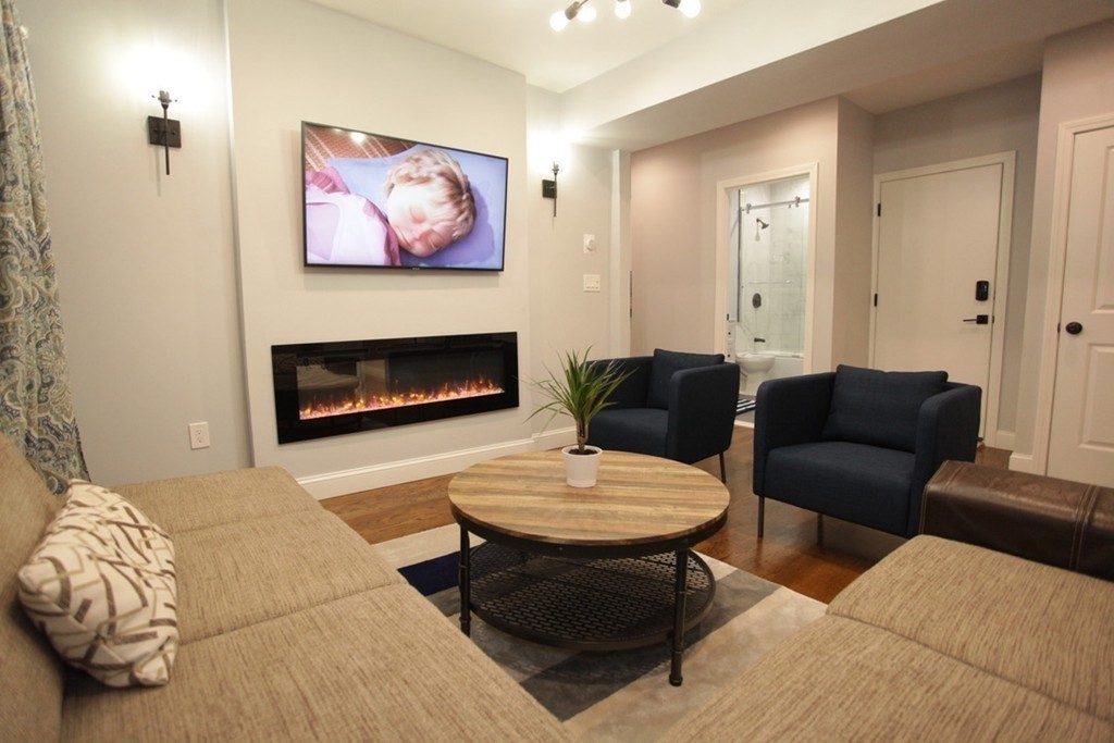 Photo 1 of 6 — 289-291 Main Street 2, Everett, MA 02149
