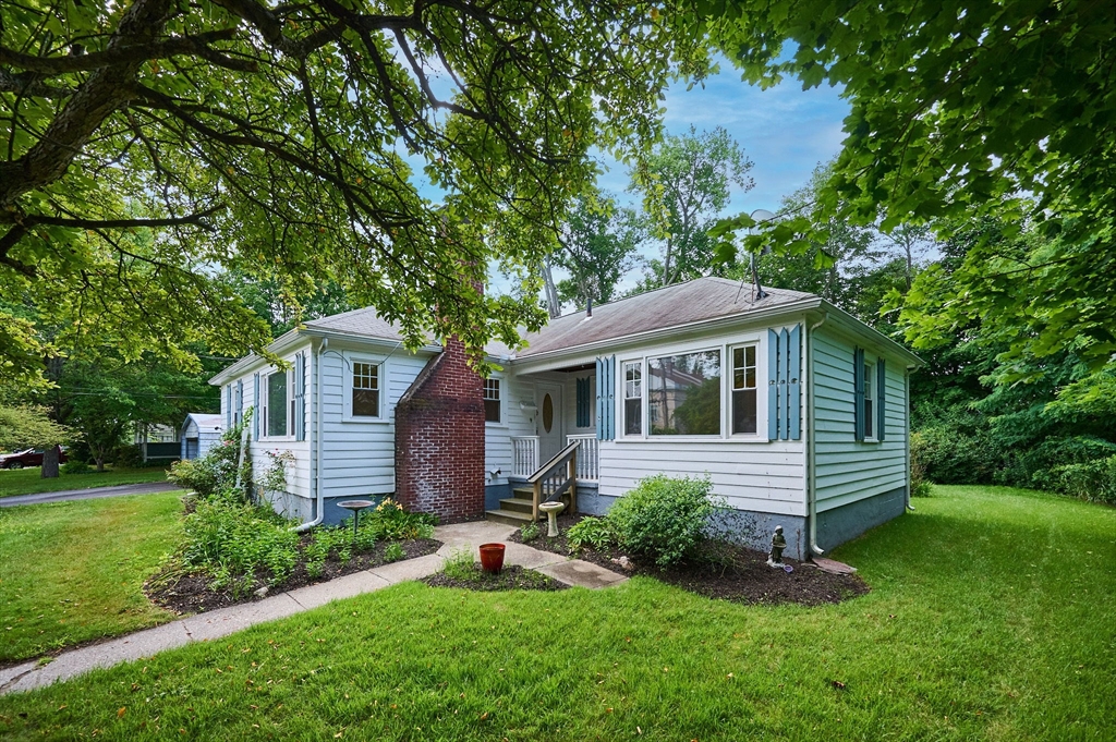 8 W Lake St