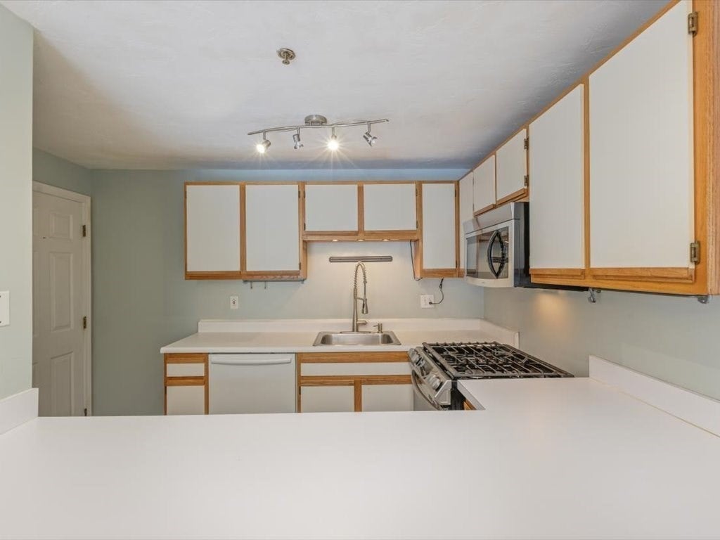 360 Littleton Rd #F2, Chelmsford, MA Photo #8