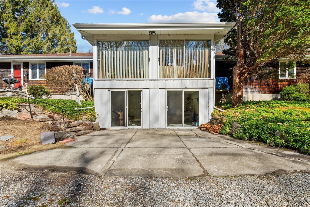 35 Lucas Dr