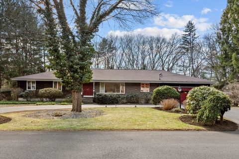 35 Lucas Dr Haverhill MA 01830