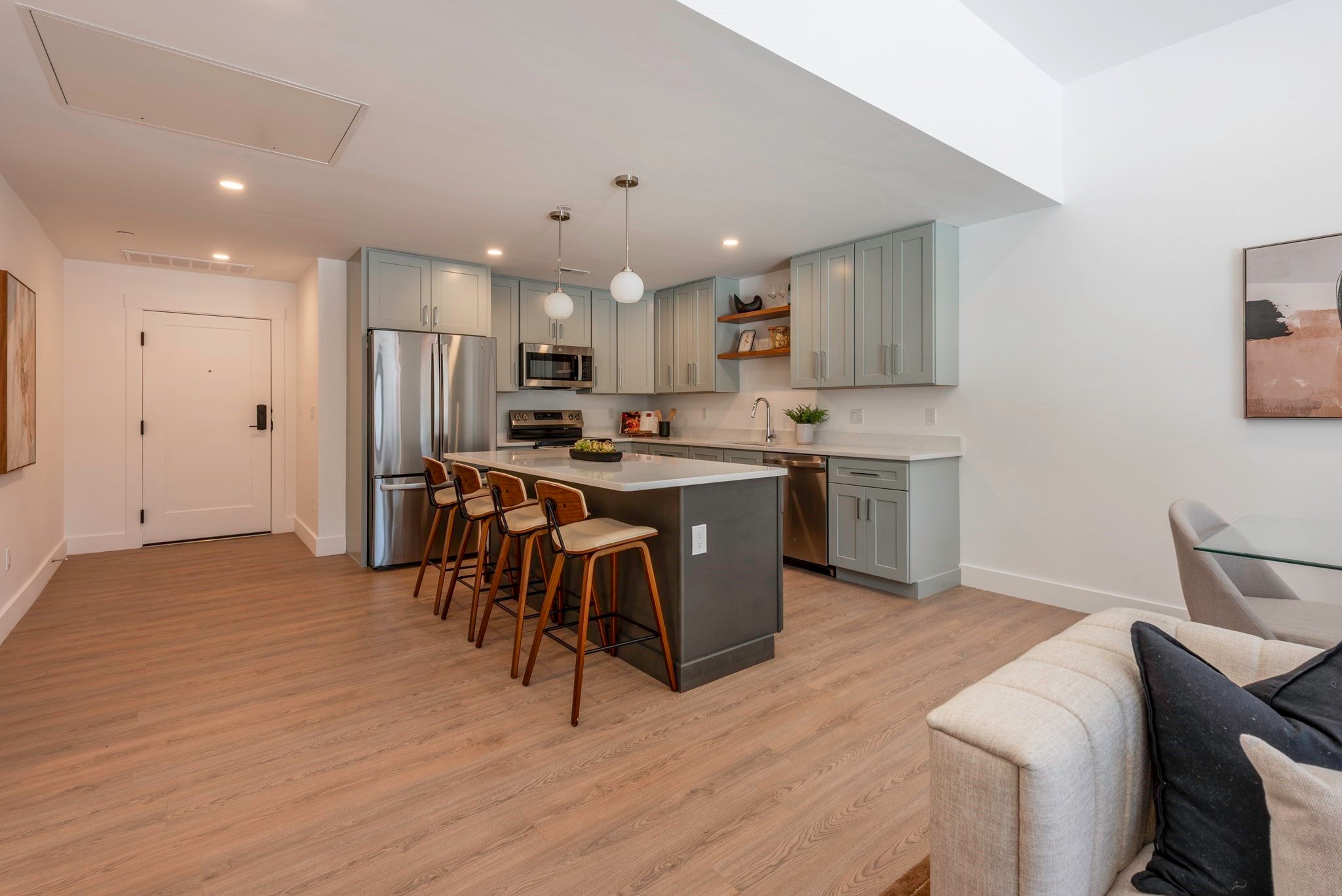 1060 Main St 303