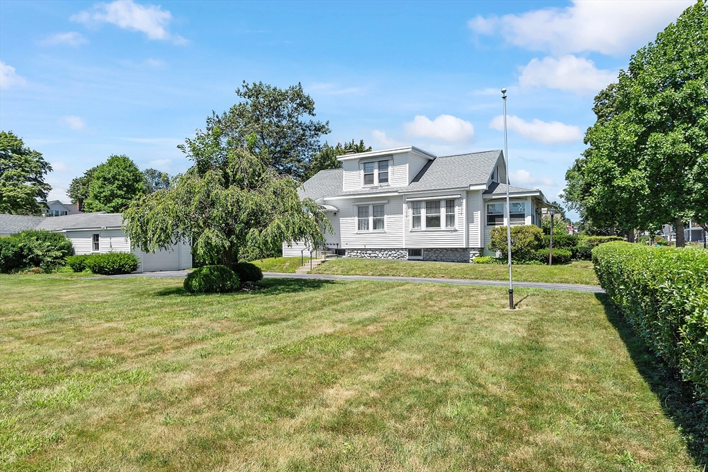 37 Rowena St