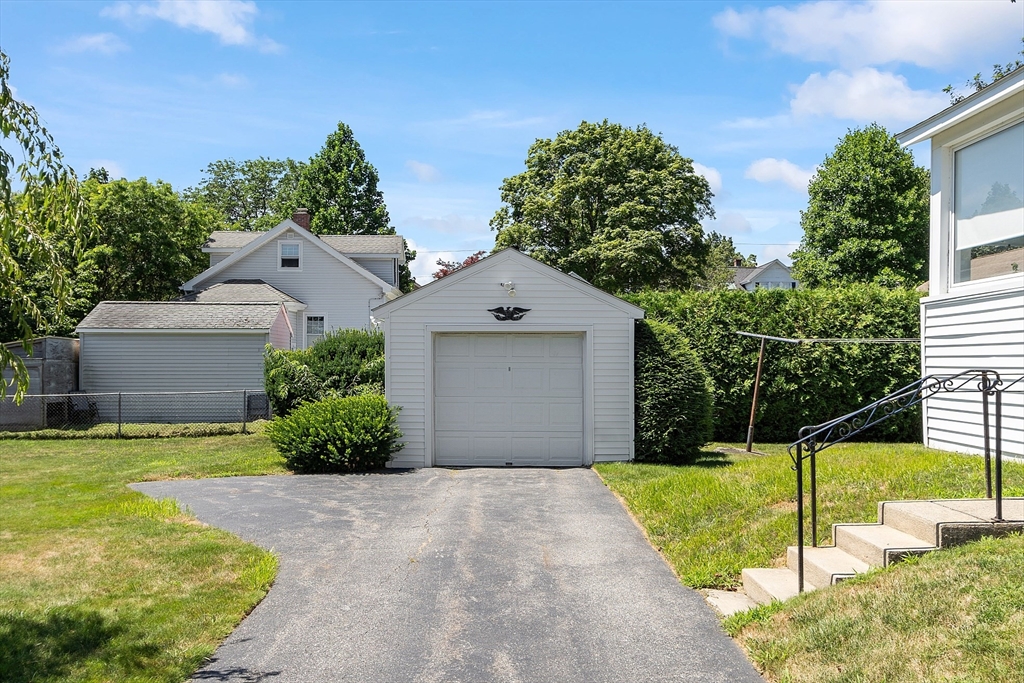 37 Rowena St