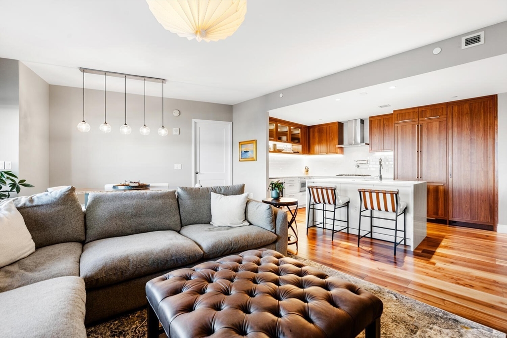 300 Pier 4 Blvd 5J