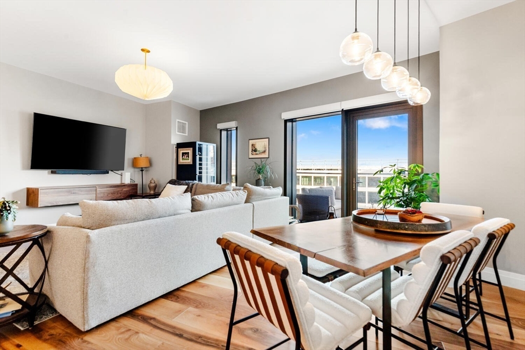 300 Pier 4 Blvd 5J