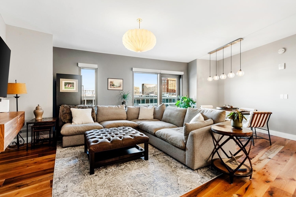 300 Pier 4 Blvd 5J