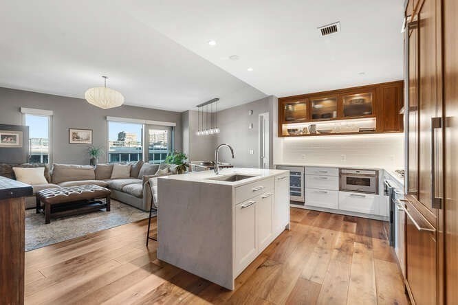 300 Pier 4 Blvd 5J