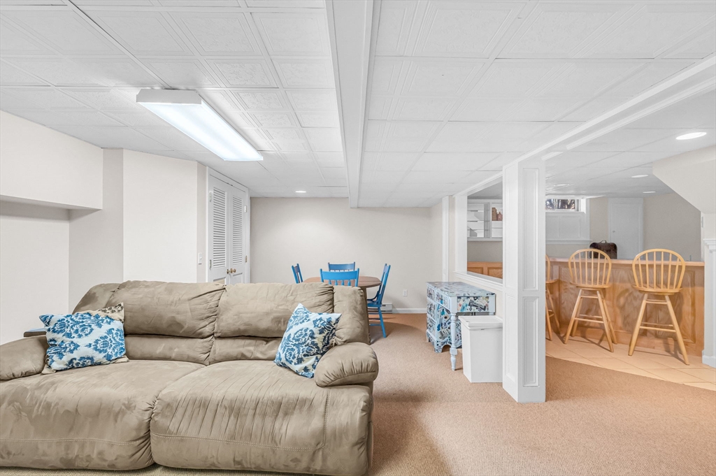 Westfield, Massachusetts 01085, United States, 4 Bedrooms Bedrooms, ,3 BathroomsBathrooms,Residential,Active,113476