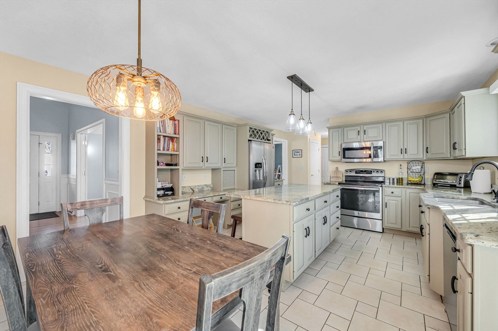 Westfield, Massachusetts 01085, United States, 4 Bedrooms Bedrooms, ,3 BathroomsBathrooms,Residential,Active,113476