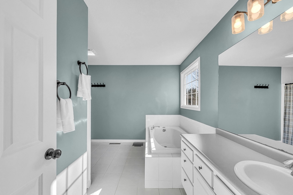 Westfield, Massachusetts 01085, United States, 4 Bedrooms Bedrooms, ,3 BathroomsBathrooms,Residential,Active,113476