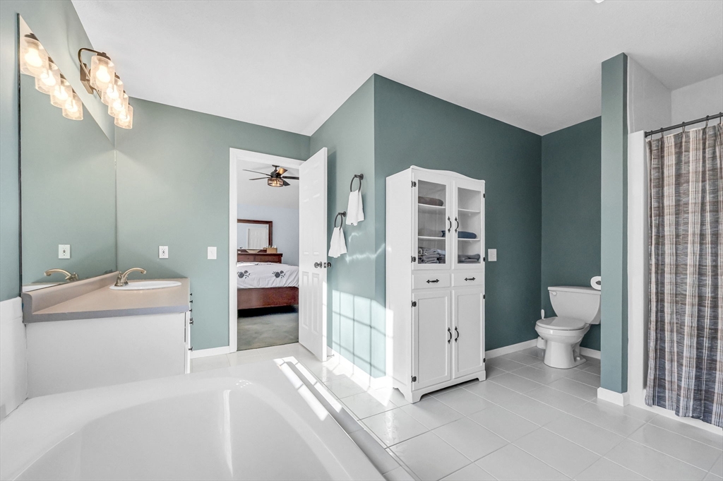 Westfield, Massachusetts 01085, United States, 4 Bedrooms Bedrooms, ,3 BathroomsBathrooms,Residential,Active,113476