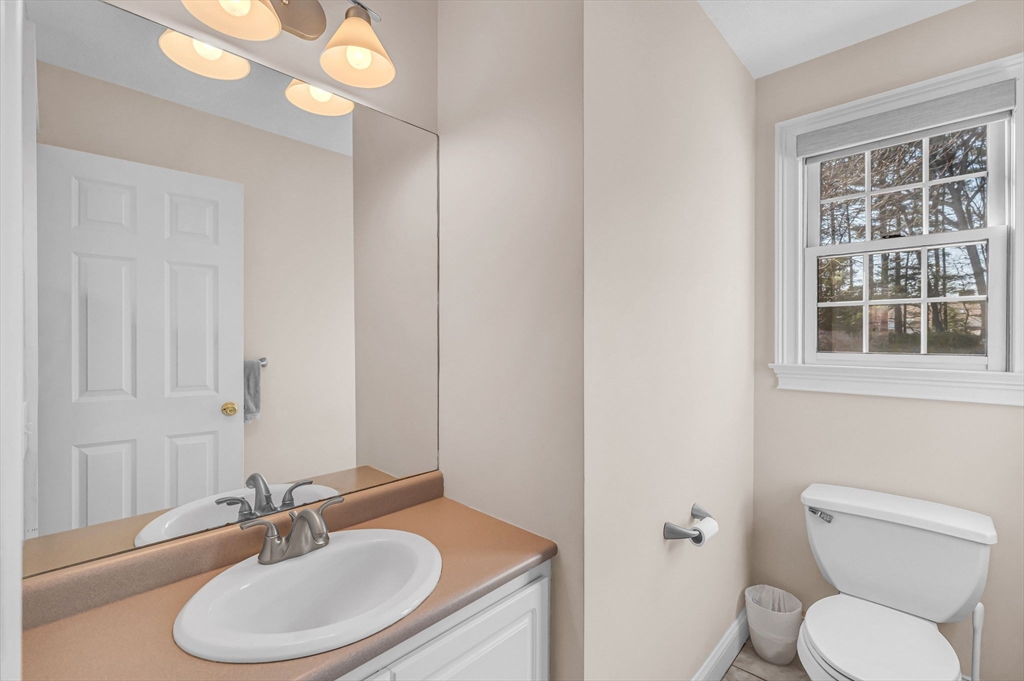 Westfield, Massachusetts 01085, United States, 4 Bedrooms Bedrooms, ,3 BathroomsBathrooms,Residential,Active,113476