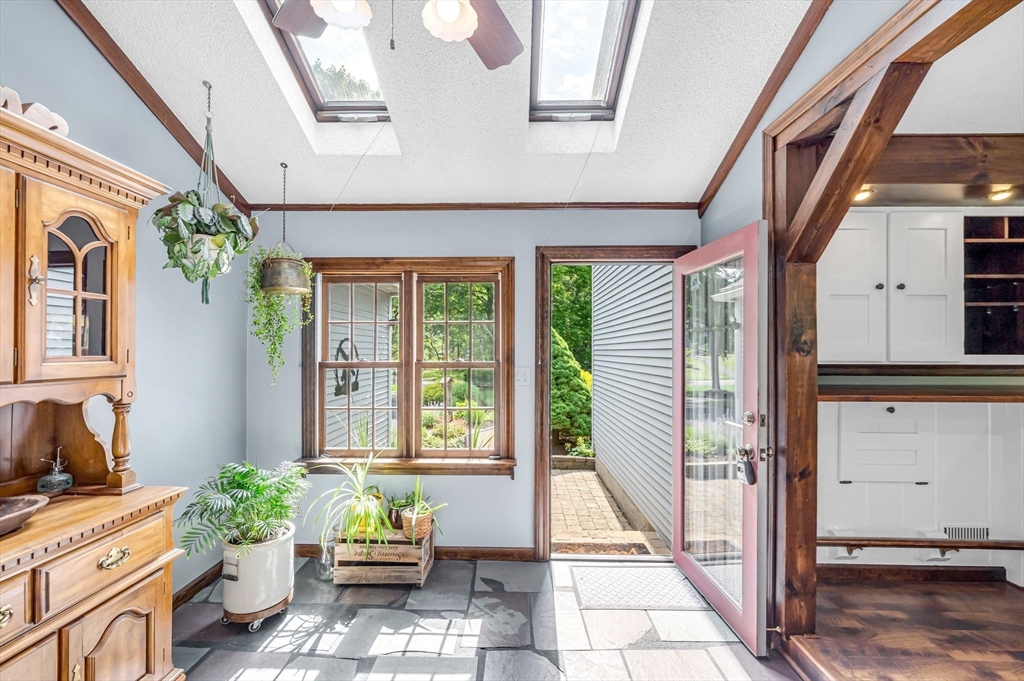 37 Genevieve Dr