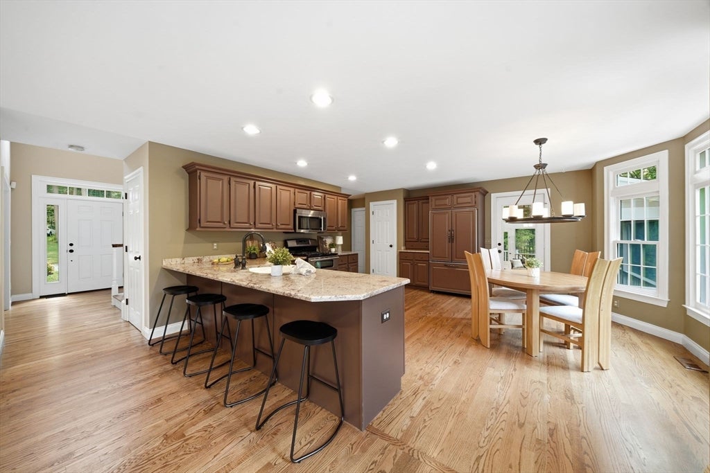 2 Jennifer Dr, Westford, MA Photo #14