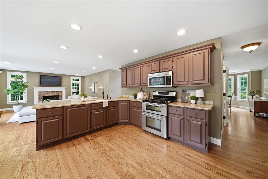 2 Jennifer Dr, Westford, MA Photo #11