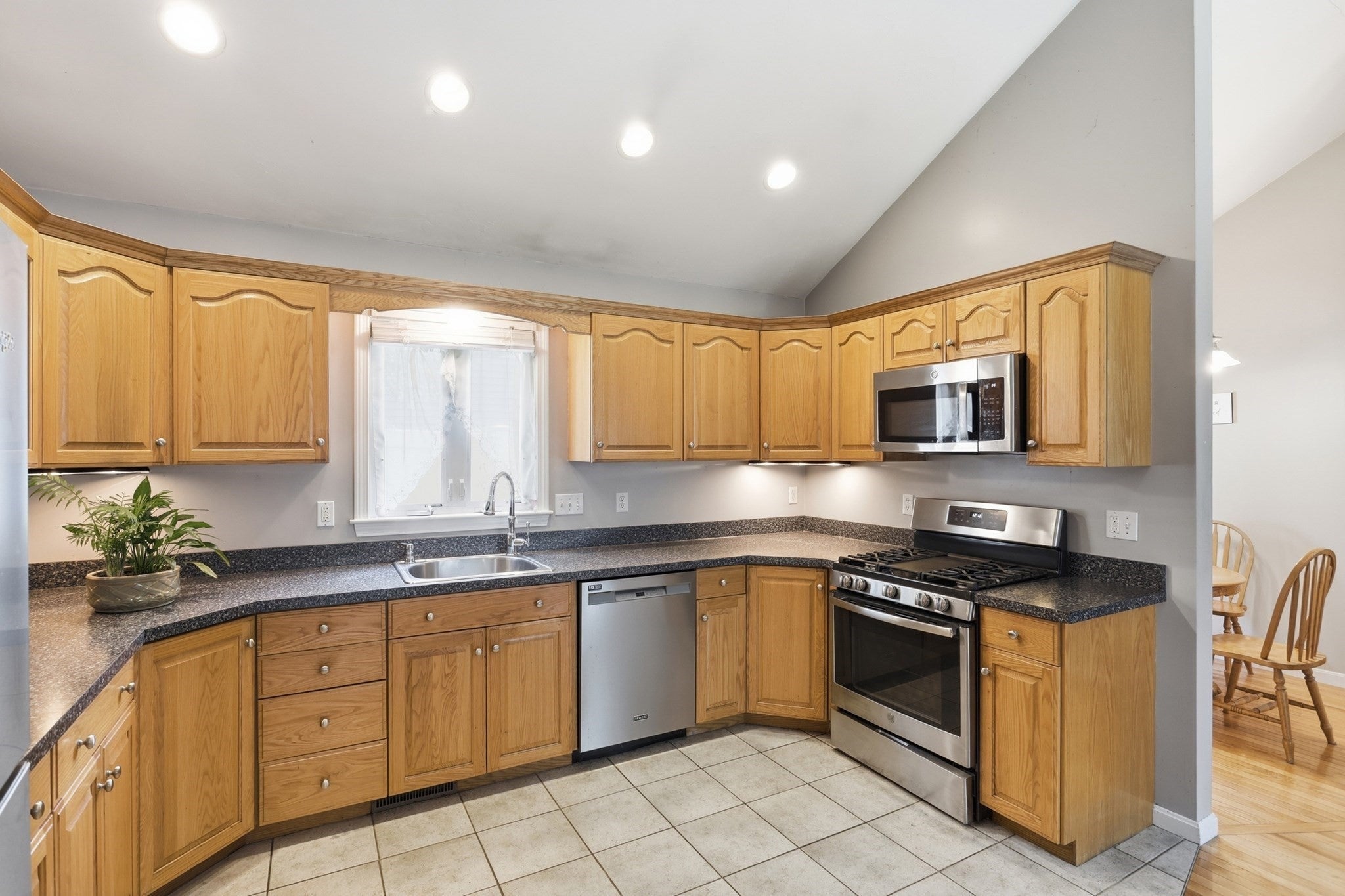 6 Oak Road, Littleton, MA, 6 Oak Road, Littleton, MA Photo #4