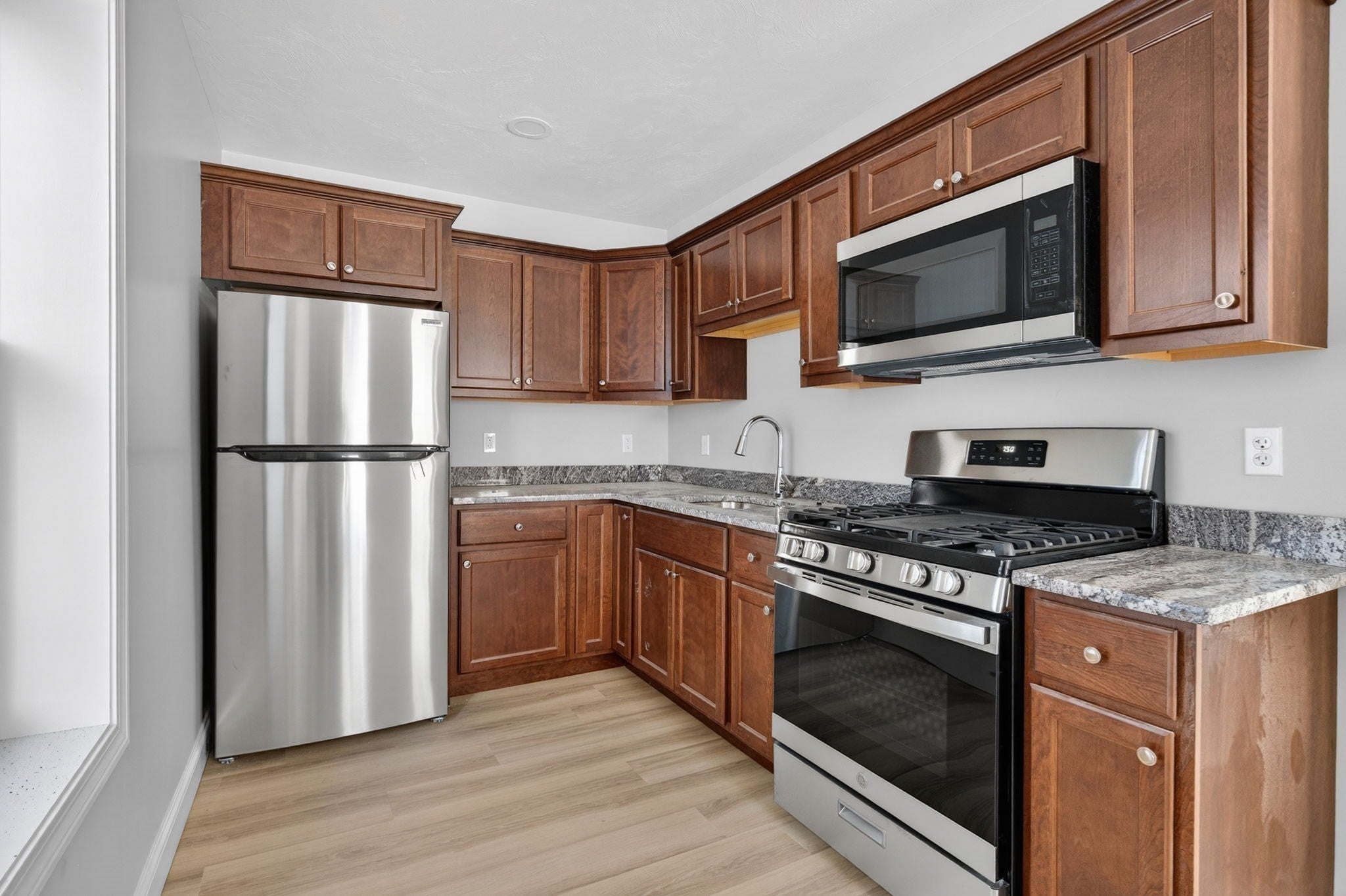 169 Grant St, Fall River, MA Photo #9
