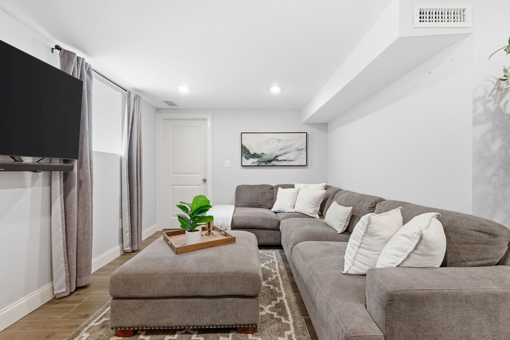 73 Bartlett Rd #1, Winthrop, MA Photo #17