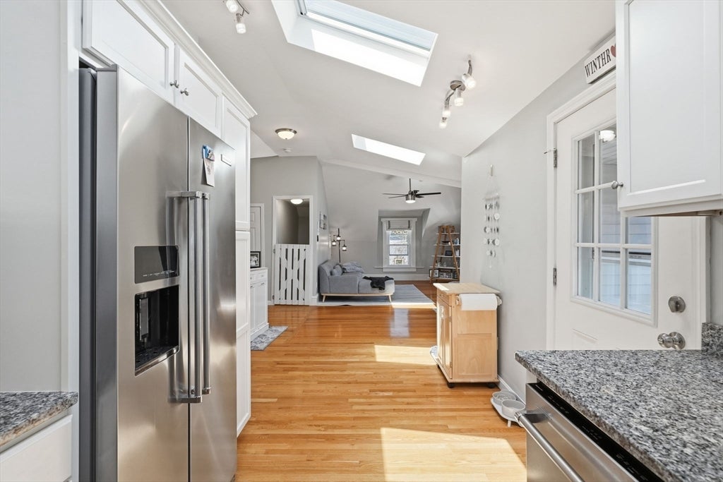 16 Billows Street B