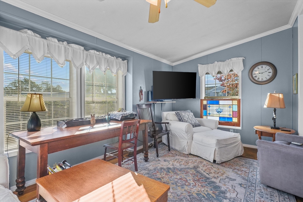 252 Newbury 1