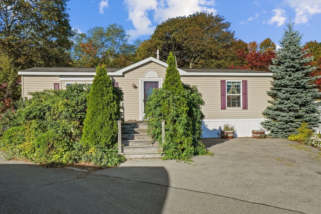 252 Newbury 1