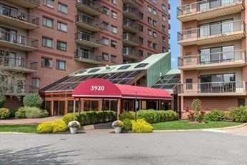 Click for 3920 Mystic Valley Pkwy #913, Medford, MA slideshow