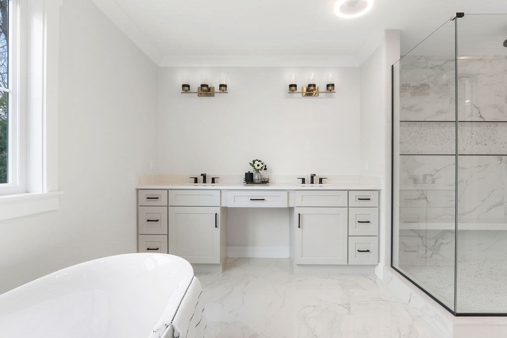 Natick, Massachusetts 01760, United States, 5 Bedrooms Bedrooms, ,5 BathroomsBathrooms,Residential,Pending,8553