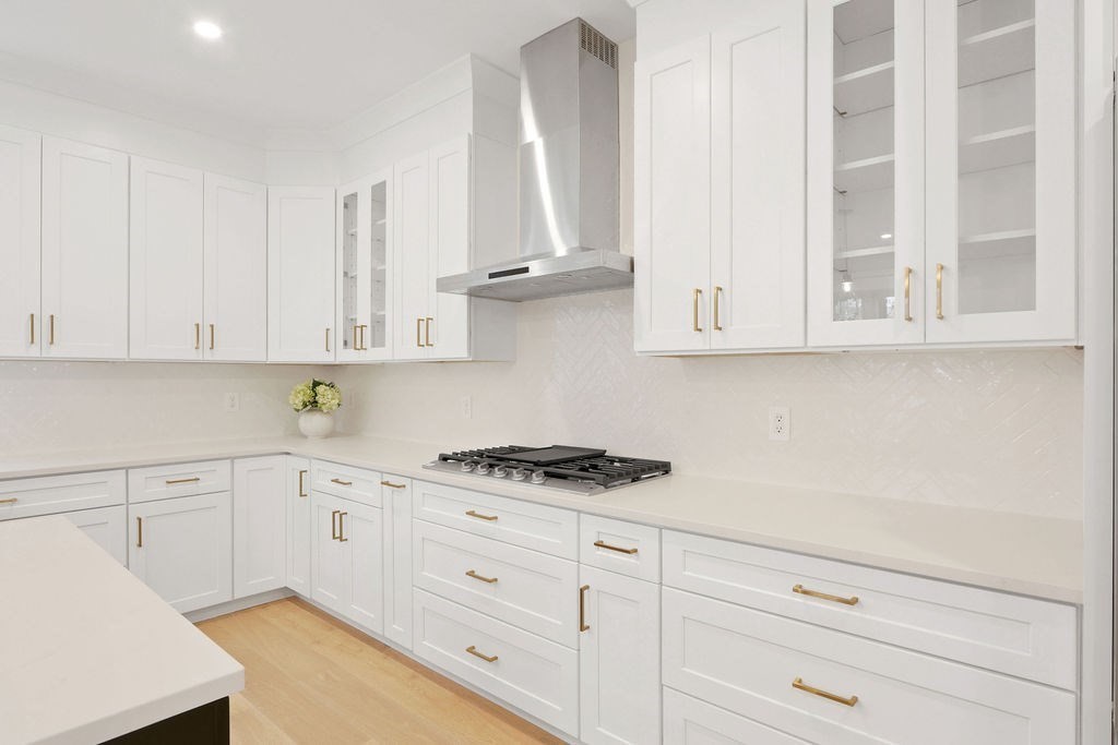 Natick, Massachusetts 01760, United States, 5 Bedrooms Bedrooms, ,5 BathroomsBathrooms,Residential,Pending,8553