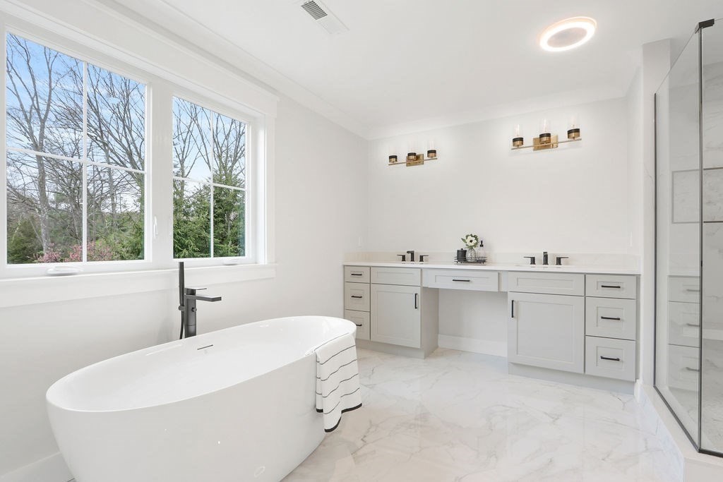 Natick, Massachusetts 01760, United States, 5 Bedrooms Bedrooms, ,5 BathroomsBathrooms,Residential,Pending,8553