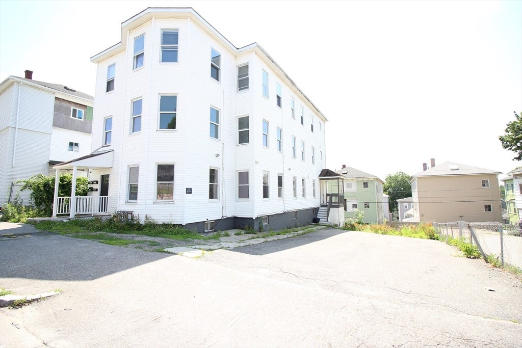 Click for 82 Fox ST #3, Worcester, MA slideshow