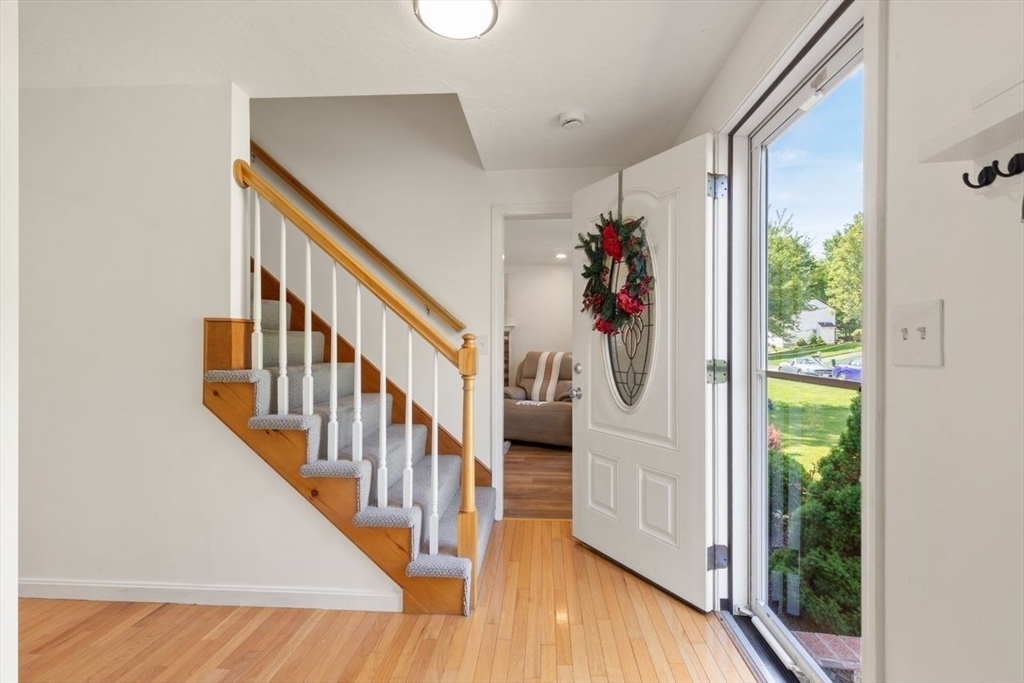 98 Laurelwood Dr