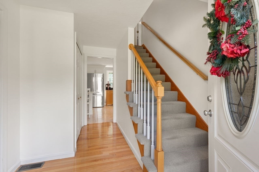 98 Laurelwood Dr
