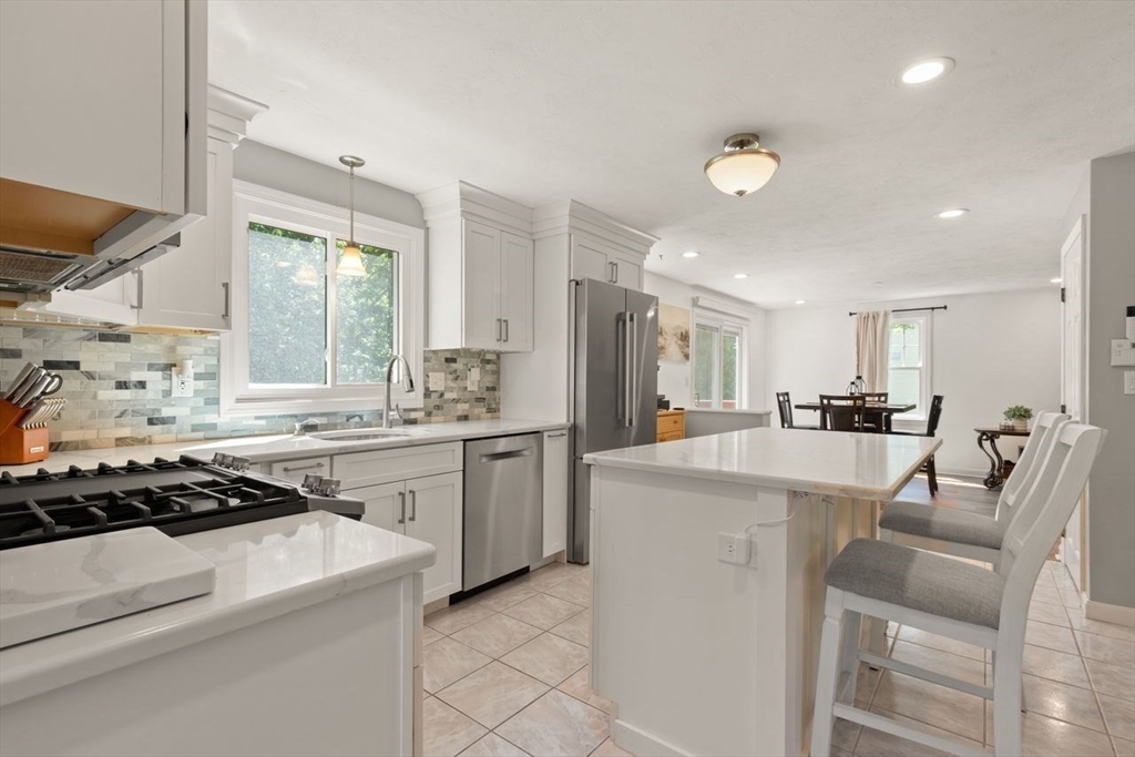 98 Laurelwood Dr