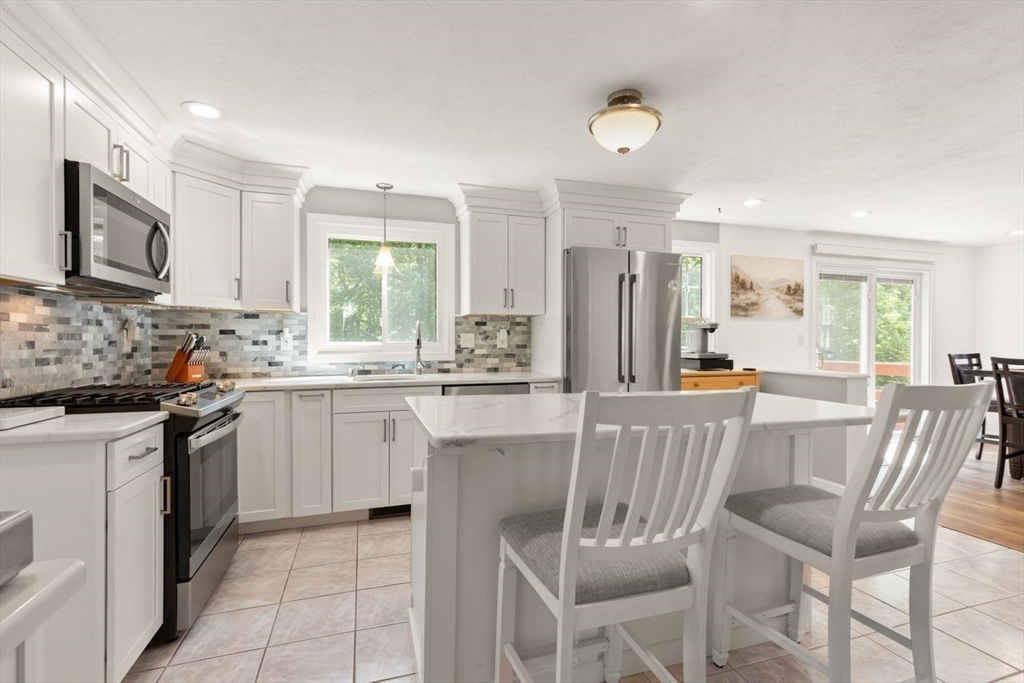 98 Laurelwood Dr